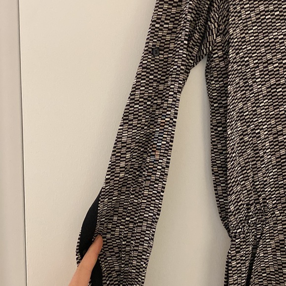 Trendy NYC Vince Dress - Picture 4 of 5